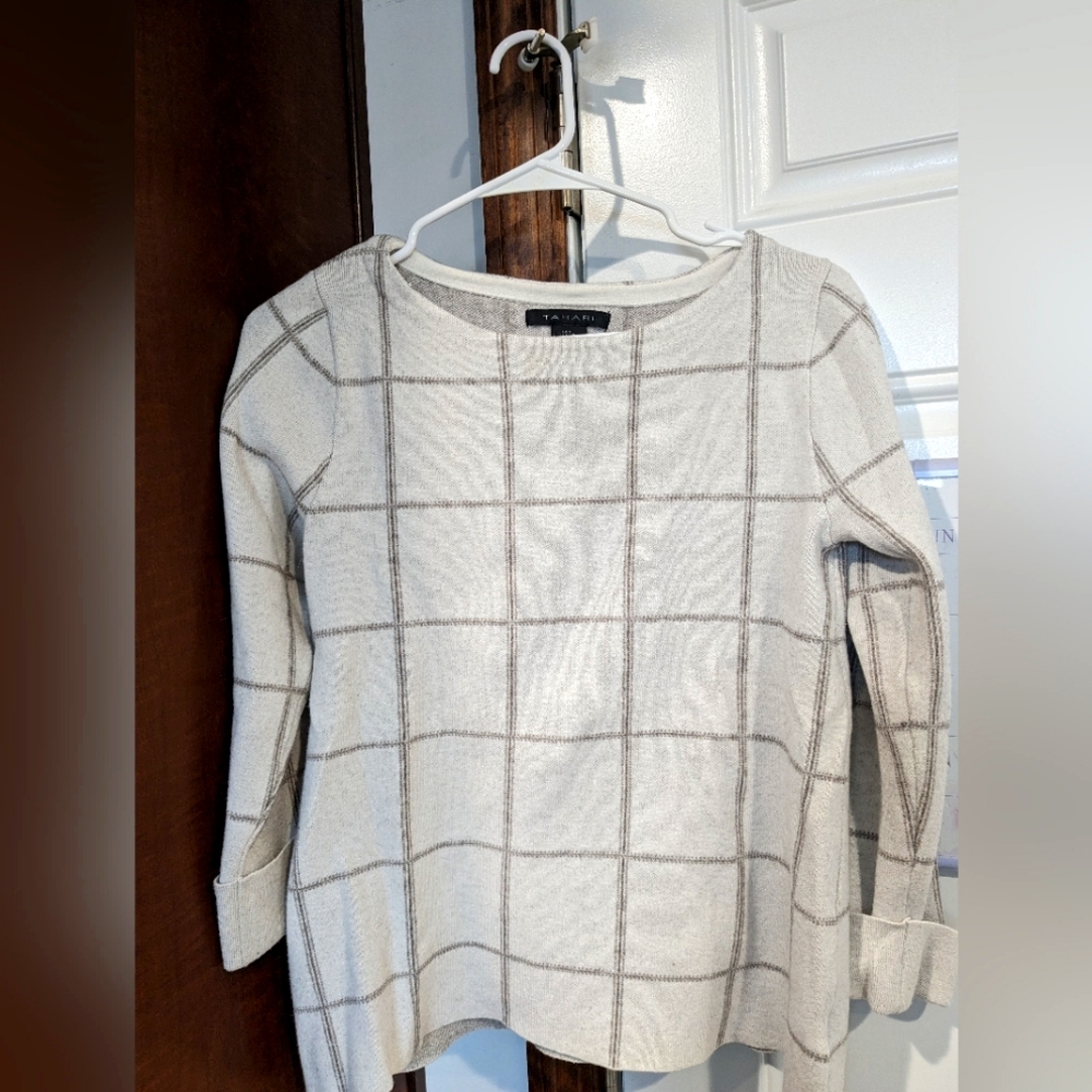 Tahari small sweater